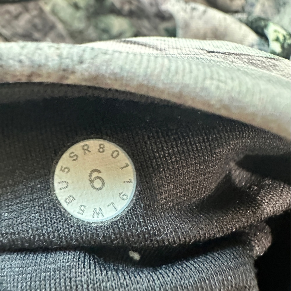 Lululemon Crop Leggings Size 6 Multi Print - Picture 9 of 11